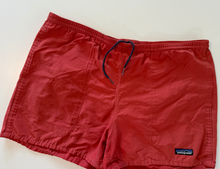 Load image into Gallery viewer, Vintage Shorts (34-36)