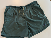 Load image into Gallery viewer, Pleated Vintage Shorts (x-large)