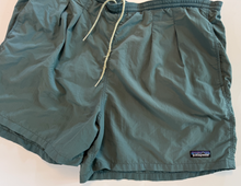 Load image into Gallery viewer, Pleated Vintage Shorts (x-large)