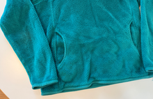 Load image into Gallery viewer, Fleece Pullover (women&#39;s medium)