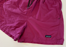 Load image into Gallery viewer, Vintage Shorts (women's large/men's medium)