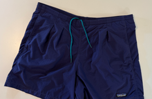 Load image into Gallery viewer, Pleated Vintage Shorts (34-36 waist)