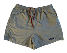 Load image into Gallery viewer, Vintage Shorts (medium)