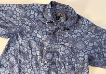 Load image into Gallery viewer, Hawaiian Shirt (large)