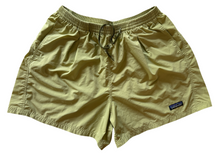 Load image into Gallery viewer, Vintage Shorts (women's medium/men's small)