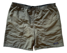 Load image into Gallery viewer, Vintage Shorts (medium/large)