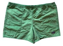 Load image into Gallery viewer, Vintage Shorts (38-40)