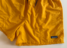 Load image into Gallery viewer, Vintage Shorts (large)