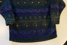 Load image into Gallery viewer, Pattern Fleece Pullover (small/kids 12)
