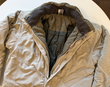 Load image into Gallery viewer, Heavy Down Filled Coat (medium)