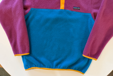 Load image into Gallery viewer, Vintage Fleece Pullover (small/medium)